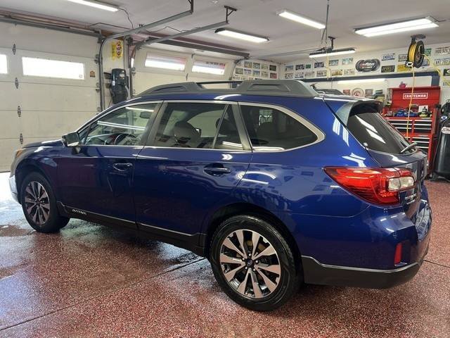 Used 2015 Subaru Outback 3.6R Limited AWD/4WD image 2