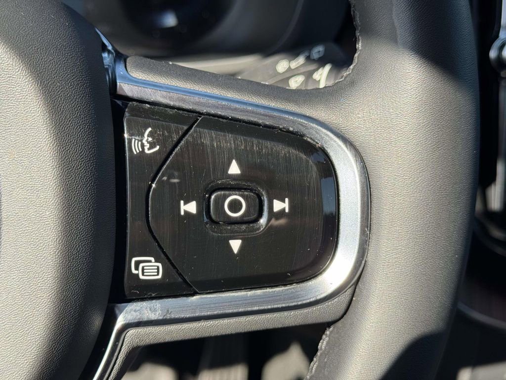 Certified 2023 Volvo XC60 B5 Plus w/ Climate Package image 20