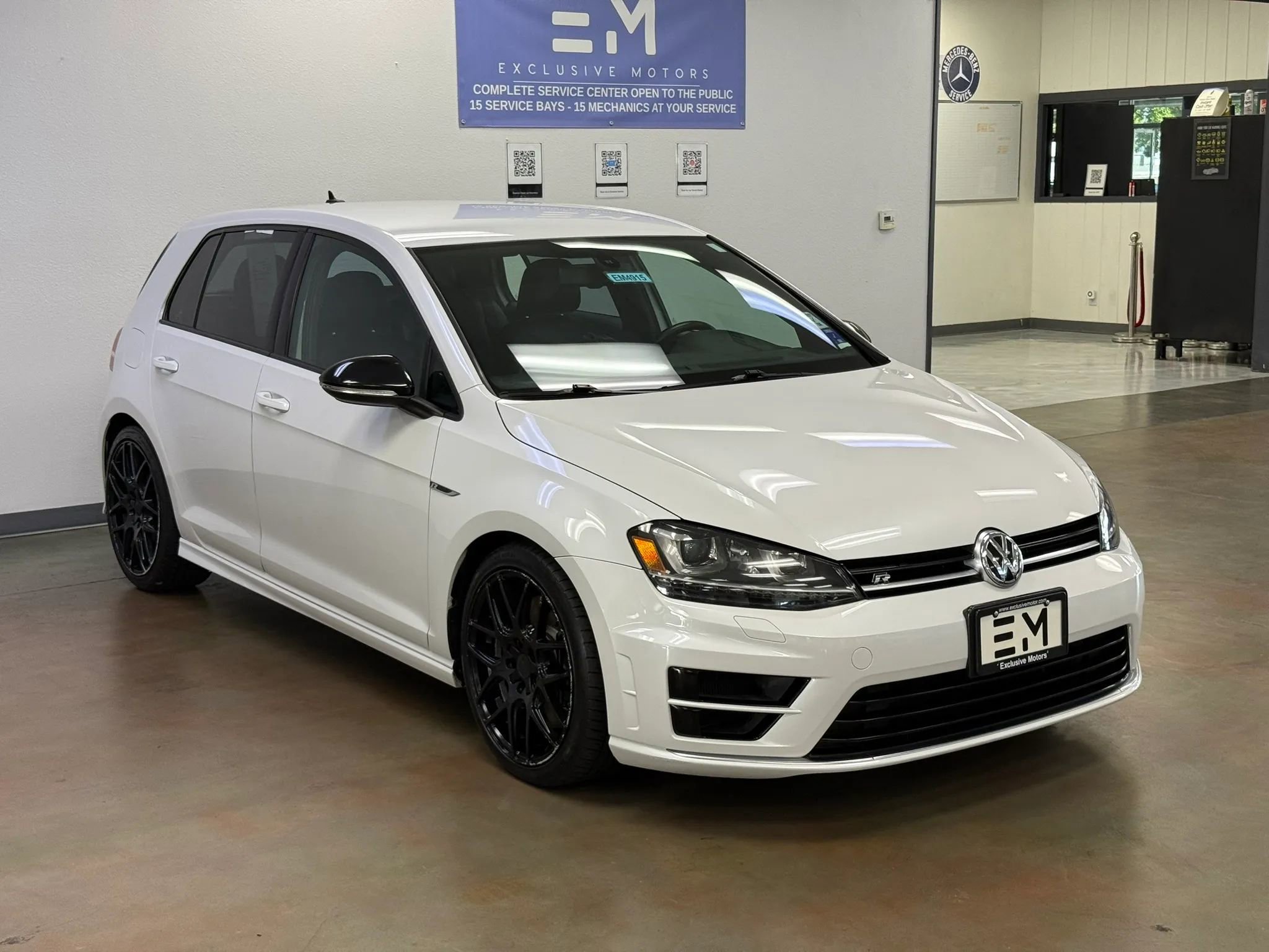 Used 2016 Volkswagen Golf R 4-Door AWD/4WD image 2