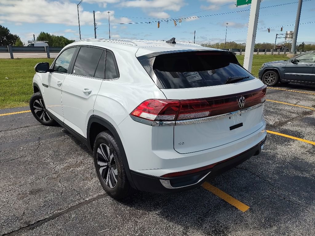 Used 2025 Volkswagen Atlas Cross Sport SE FWD image 12