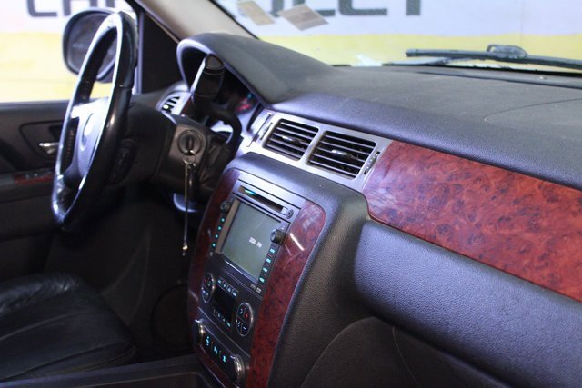 Used 2010 Chevrolet Suburban 2500 LT image 10