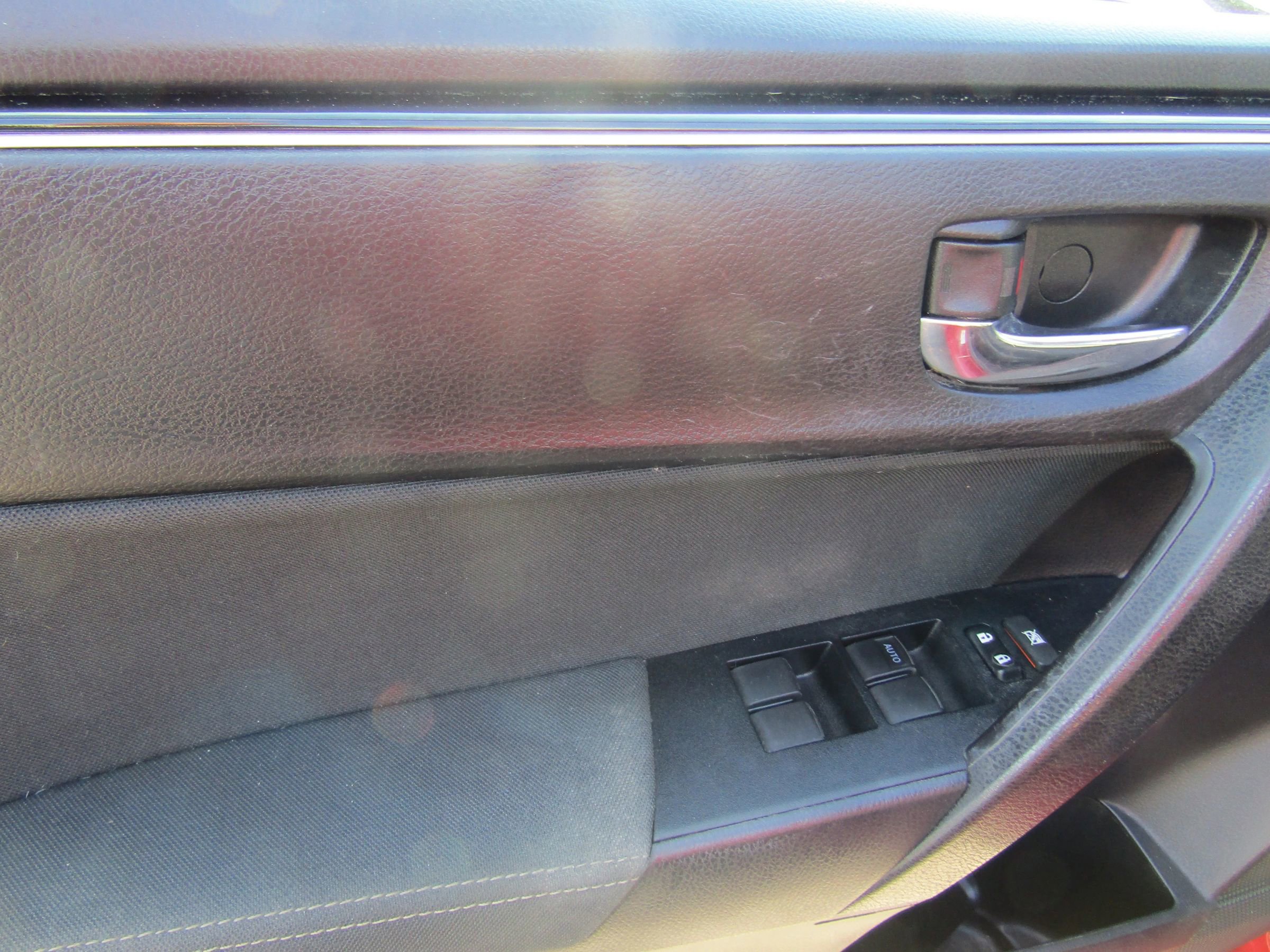 Used 2017 Toyota Corolla LE image 17