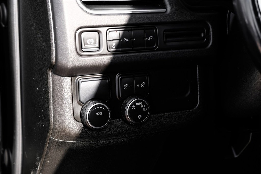 Used 2022 Chevrolet Suburban LT image 27