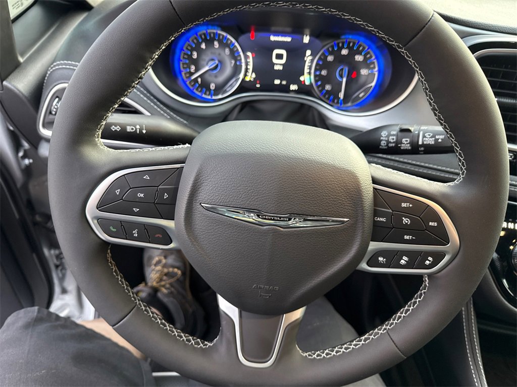 New 2026 Chrysler Pacifica Limited image 21