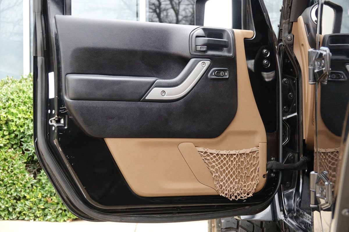 Used 2013 Jeep Wrangler Unlimited Rubicon w/ Connectivity Group image 35