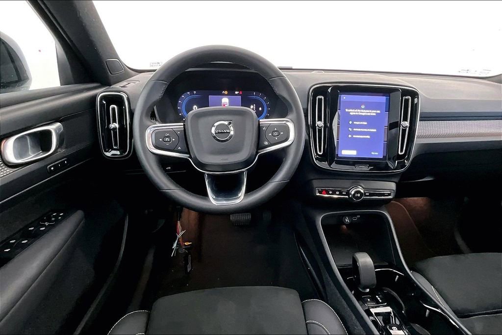 Certified 2025 Volvo XC40 B5 Plus image 8
