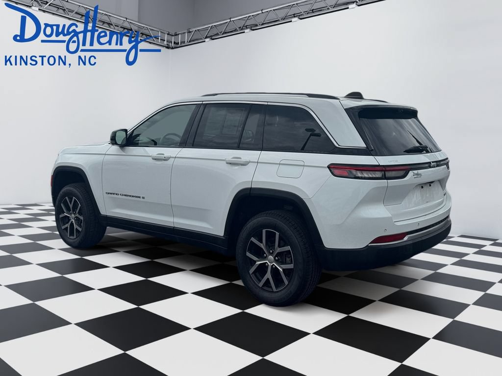 Used 2023 Jeep Grand Cherokee Limited w/ Luxury Tech Group II RWD image 3