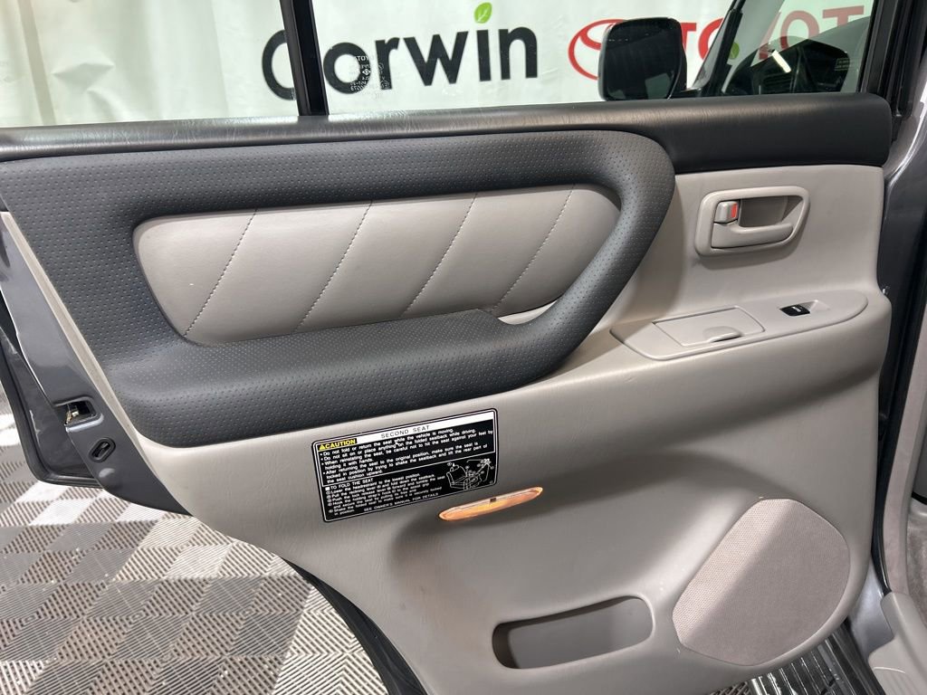 Used 2004 Toyota Land Cruiser image 20