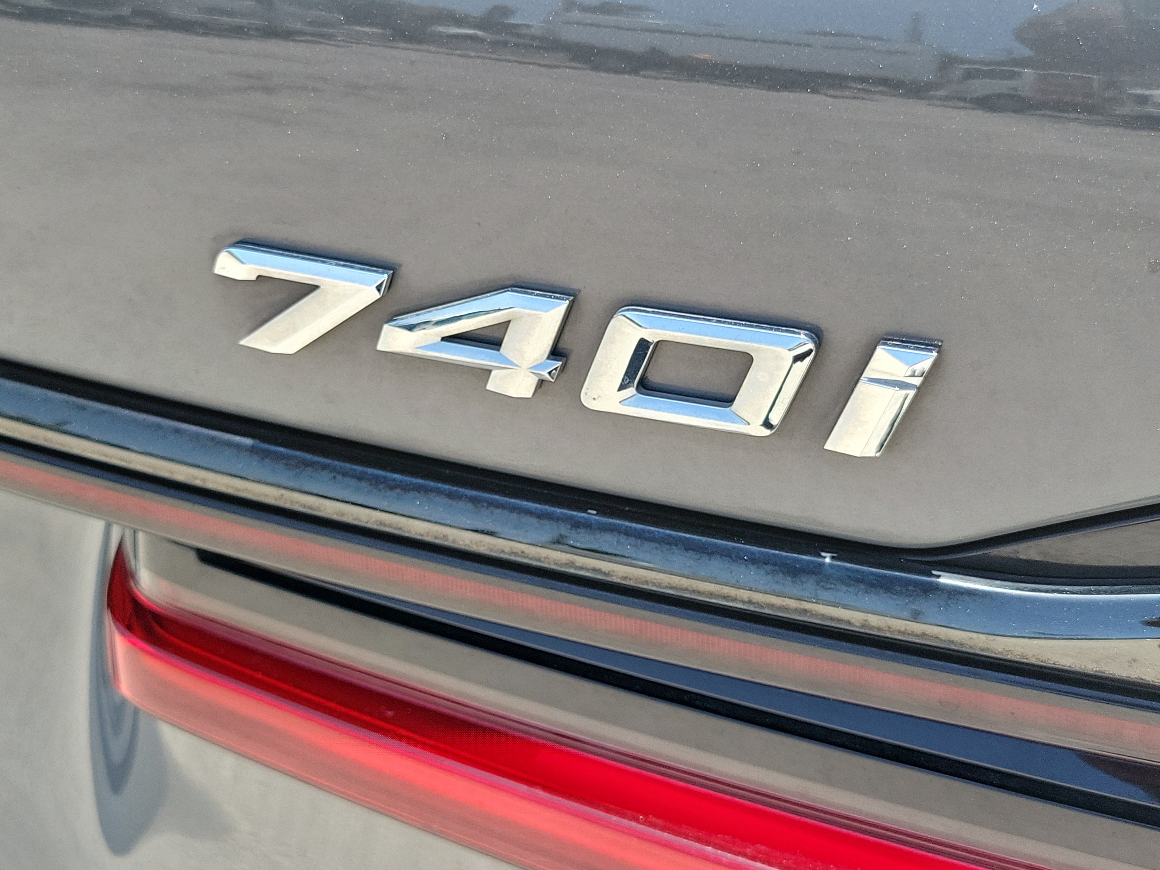 Used 2022 BMW 740i w/ M Sport Package RWD image 11