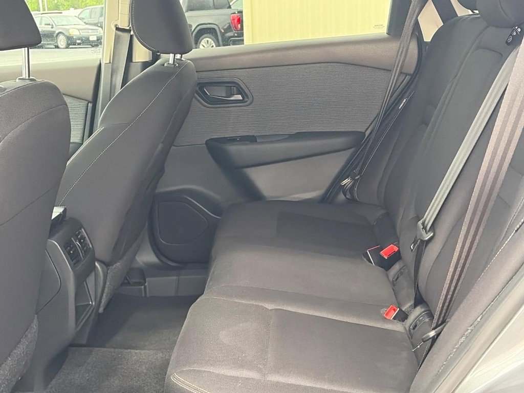 Used 2023 Nissan Rogue S AWD/4WD image 10