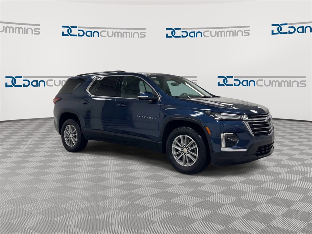 Used 2023 Chevrolet Traverse LT image 2