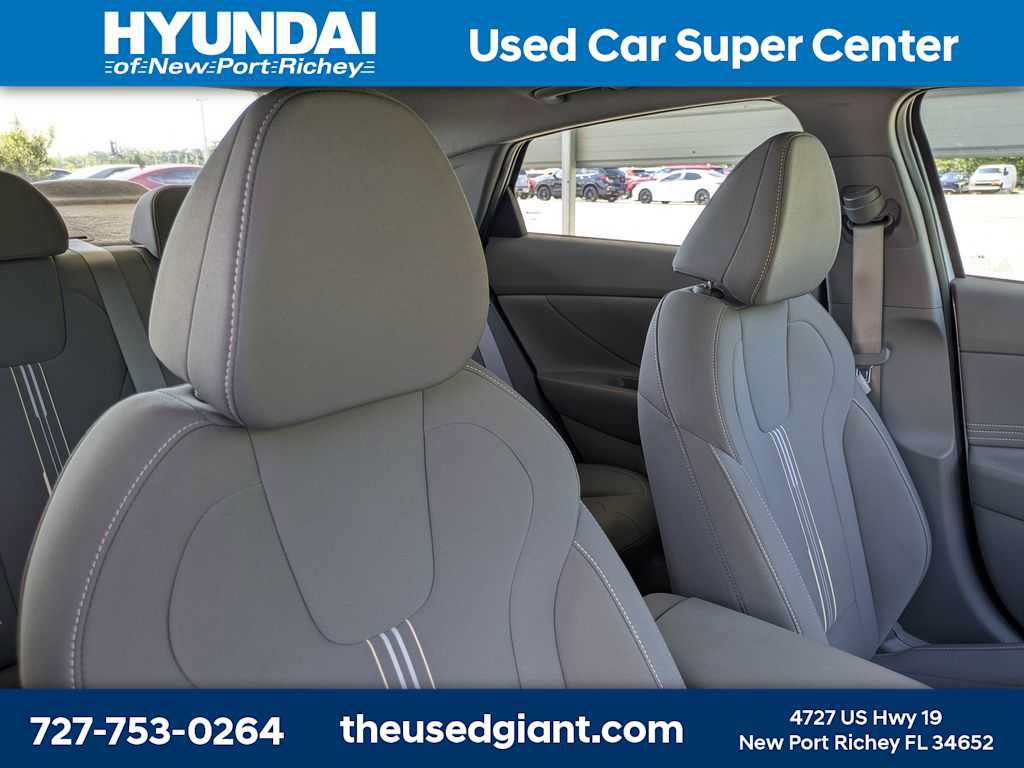 Certified 2025 Hyundai Elantra SEL FWD image 6