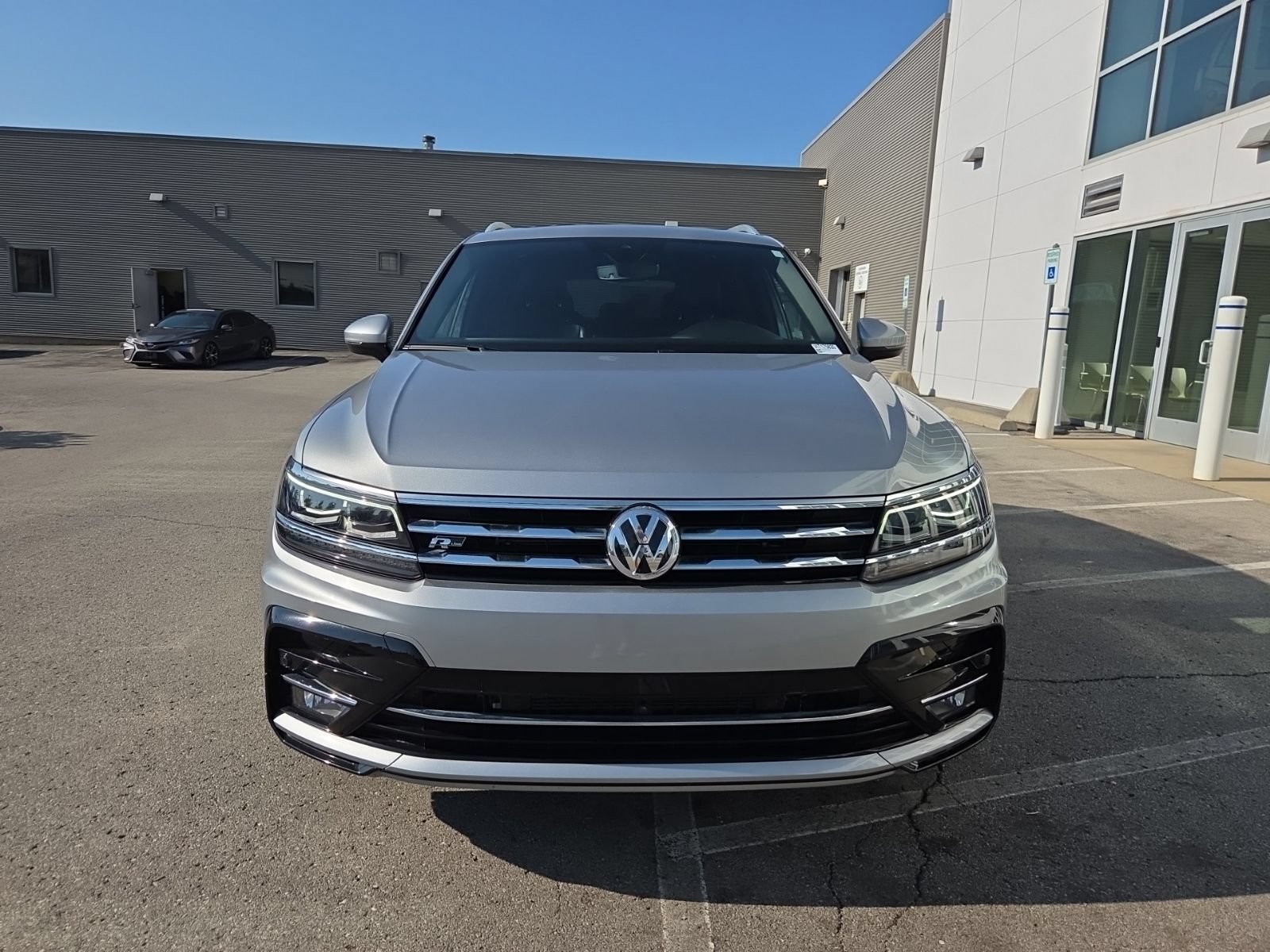 Used 2019 Volkswagen Tiguan SEL Premium R-Line AWD/4WD image 4