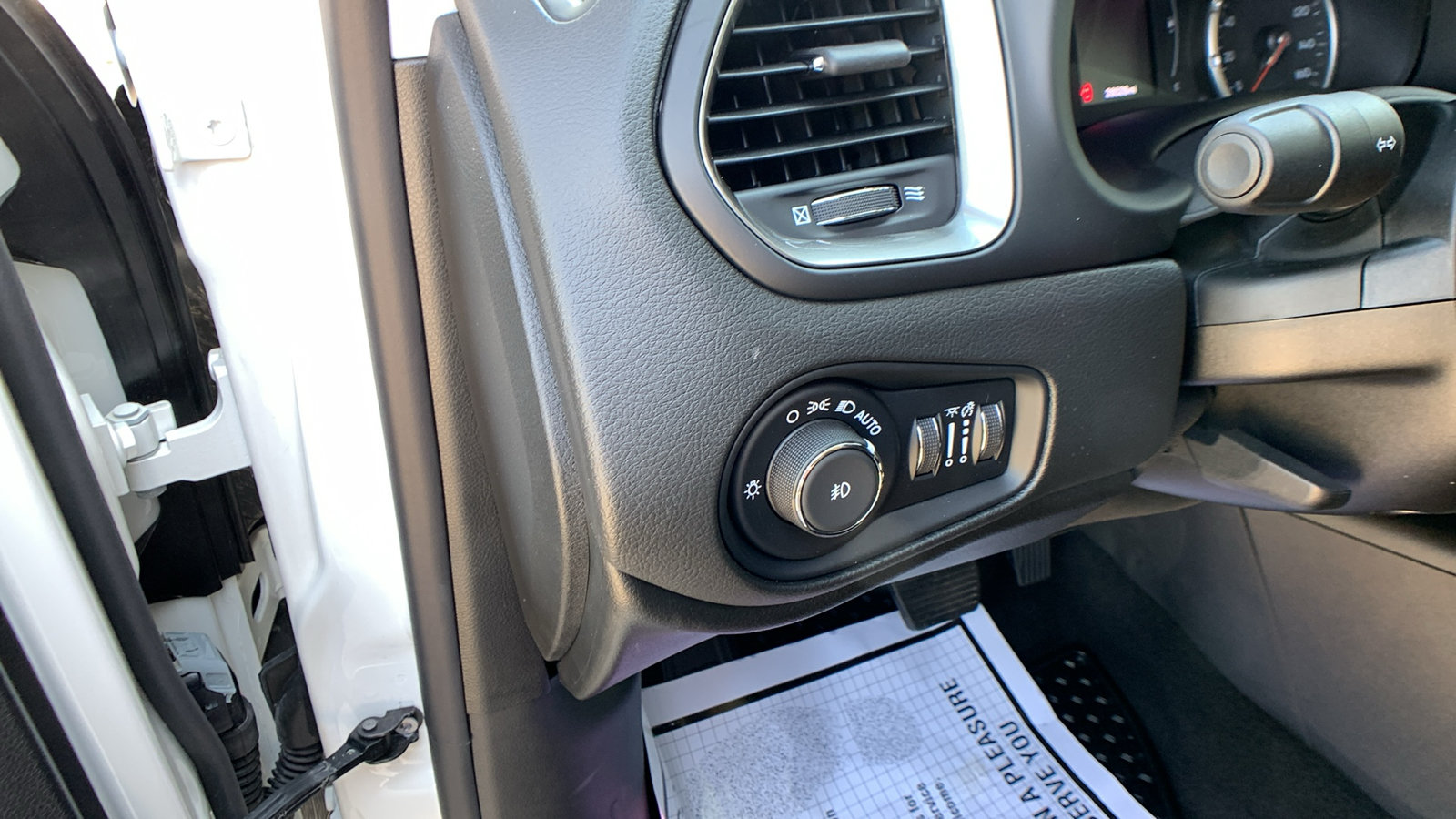 Used 2023 Jeep Renegade Latitude w/ Premium Group AWD/4WD image 10