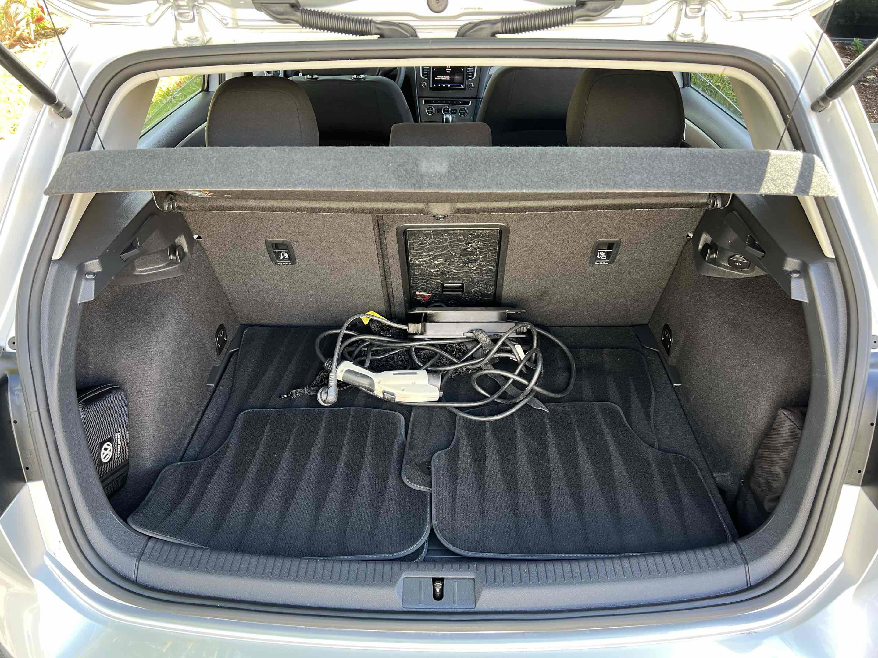 Used 2016 Volkswagen e-Golf SE w/ DC Fast Charging Package image 65