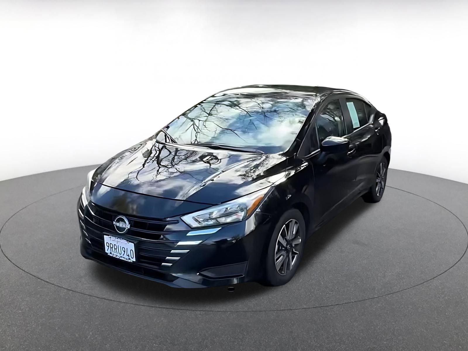 Used 2025 Nissan Versa SV image 7