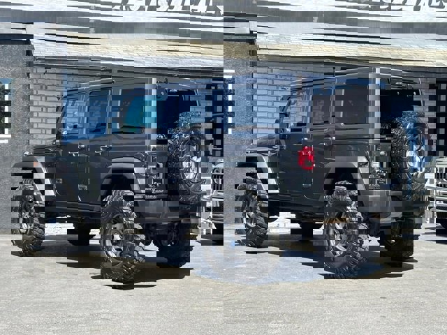 Used 2017 Jeep Wrangler Unlimited Rubicon w/ Connectivity Group image 19