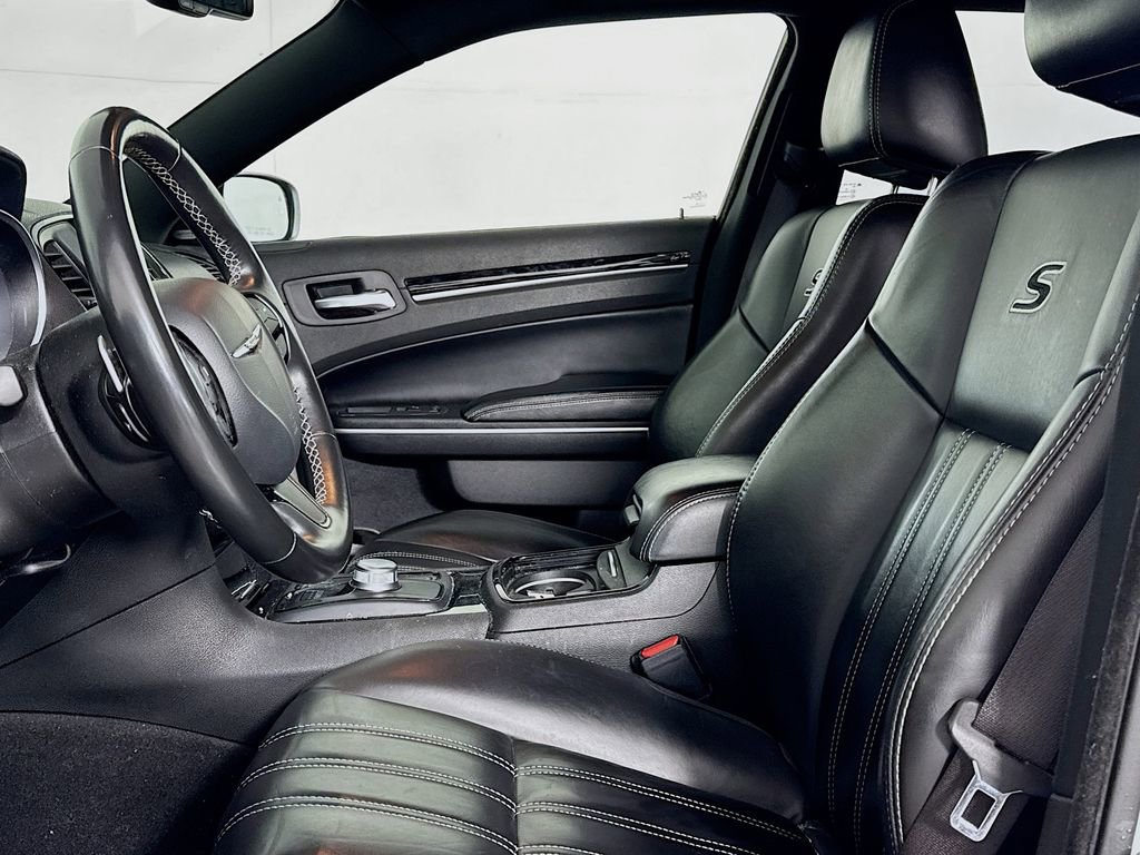 Used 2021 Chrysler 300 S w/ S Model Appearance Package RWD image 9