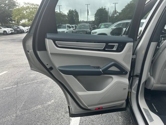 Used 2021 Porsche Cayenne AWD/4WD image 26