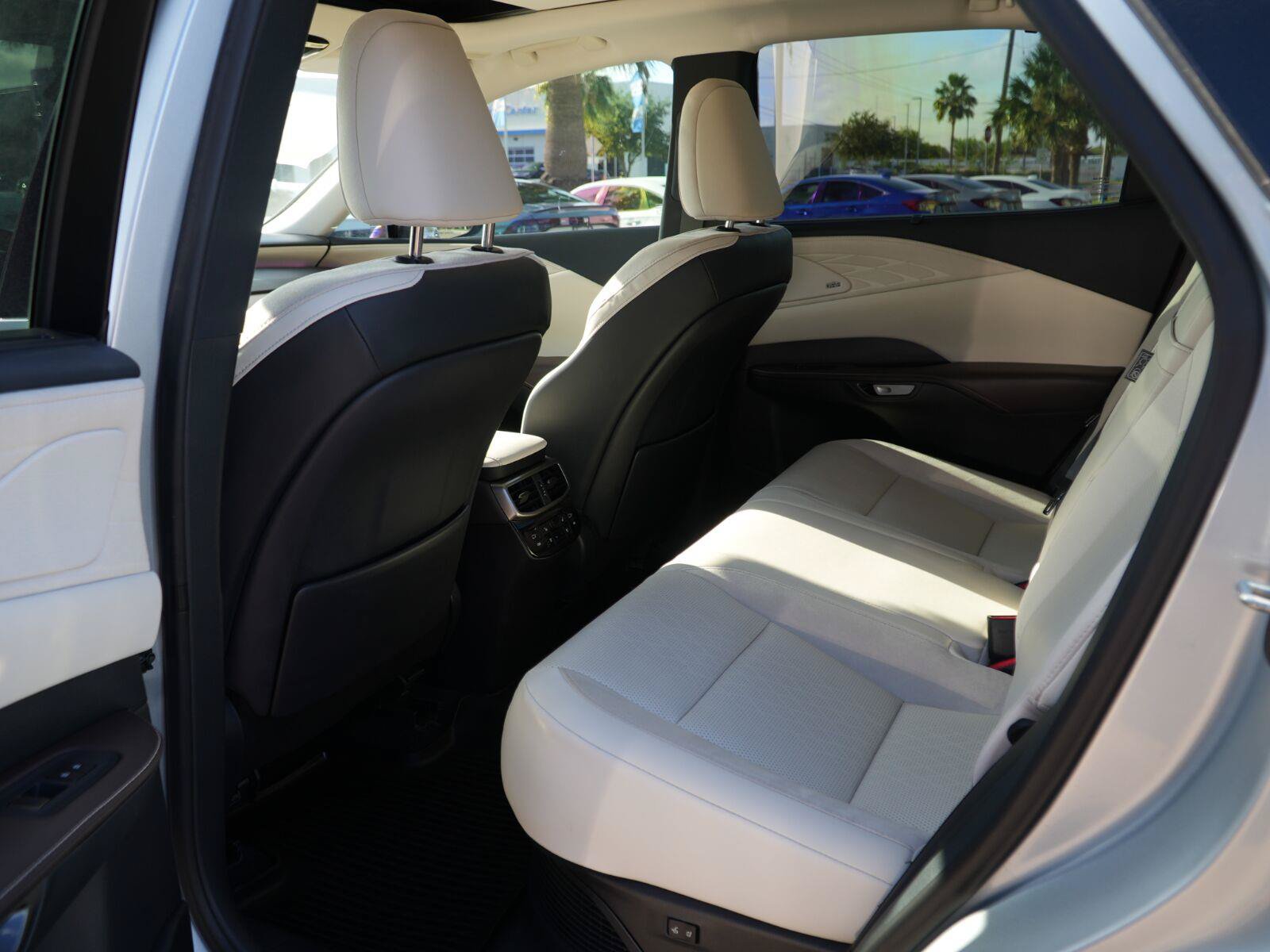 Used 2025 Lexus RX 350 w/ Convenience Package AWD/4WD image 20