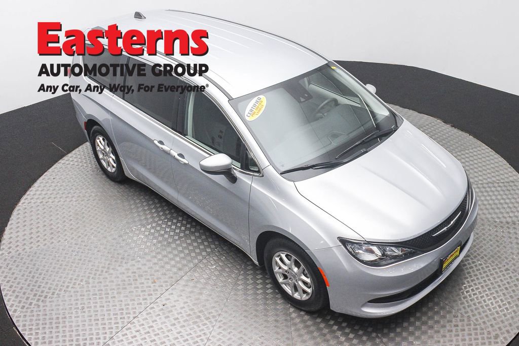 Used 2023 Chrysler Voyager LX FWD image 3