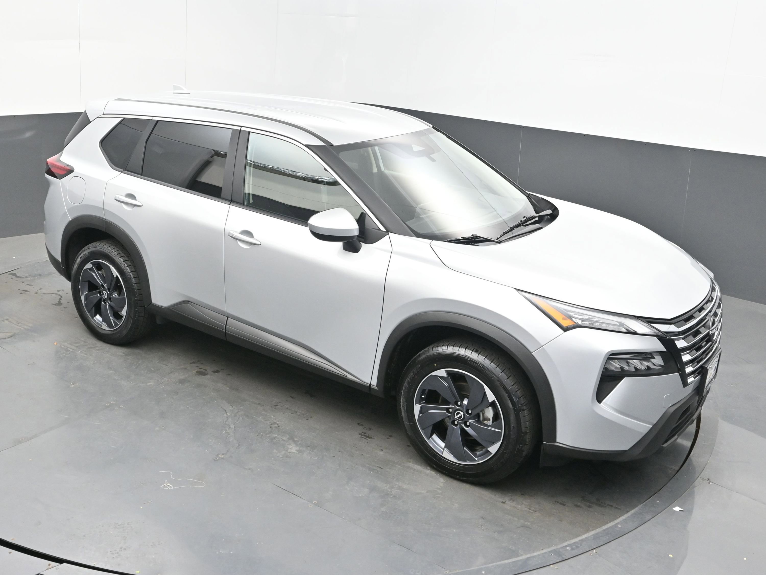 Used 2025 Nissan Rogue SV image 31