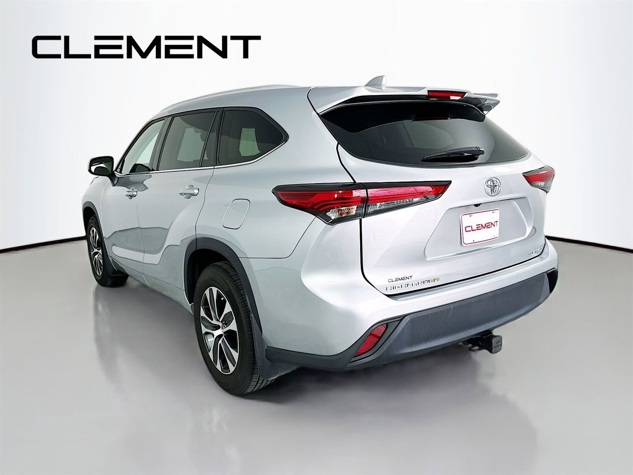 Used 2022 Toyota Highlander XLE AWD/4WD image 10