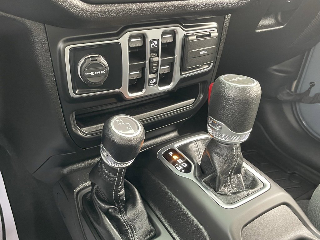 Certified 2025 Jeep Gladiator Sport image 30