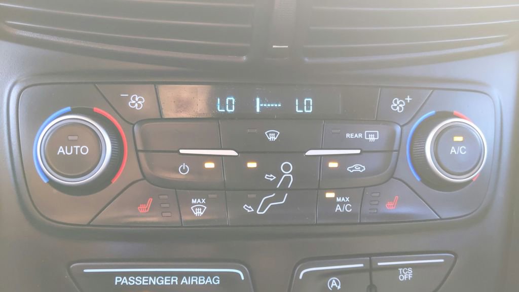 Used 2018 Ford Escape SE w/ SE Sport Appearance Package image 28