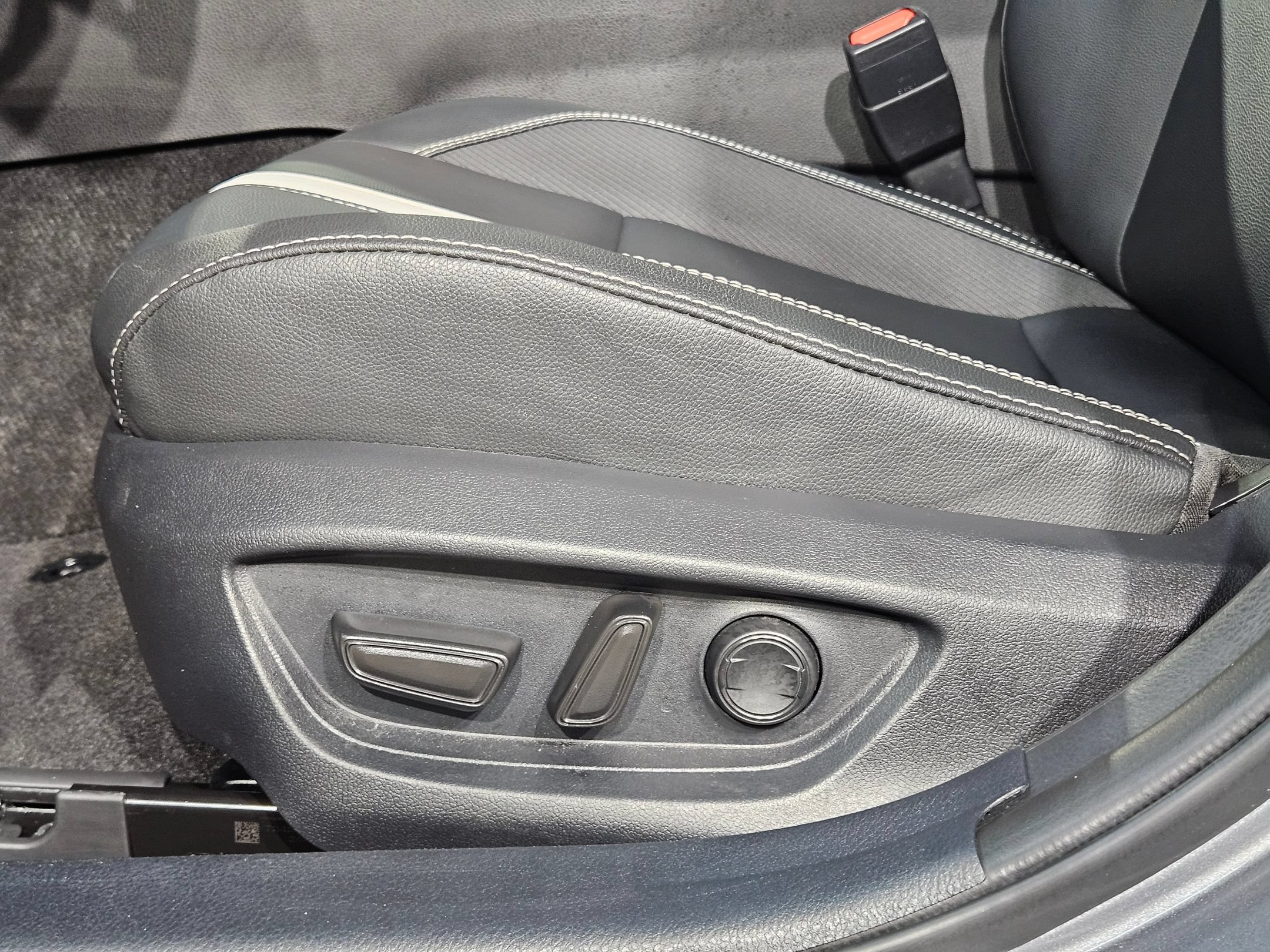 Used 2025 Toyota Camry SE FWD image 23