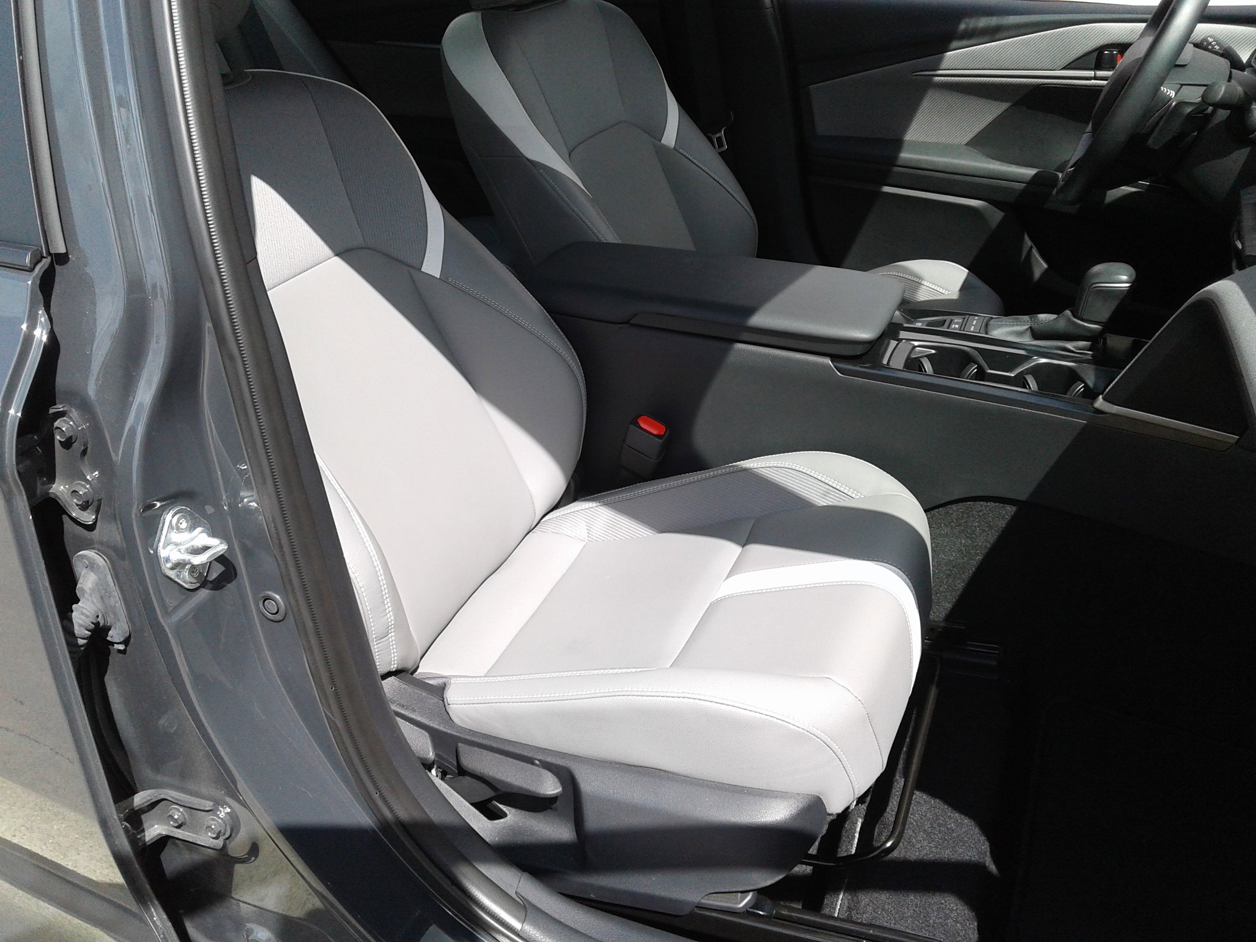 Used 2025 Toyota Camry SE w/ Convenience Package image 10
