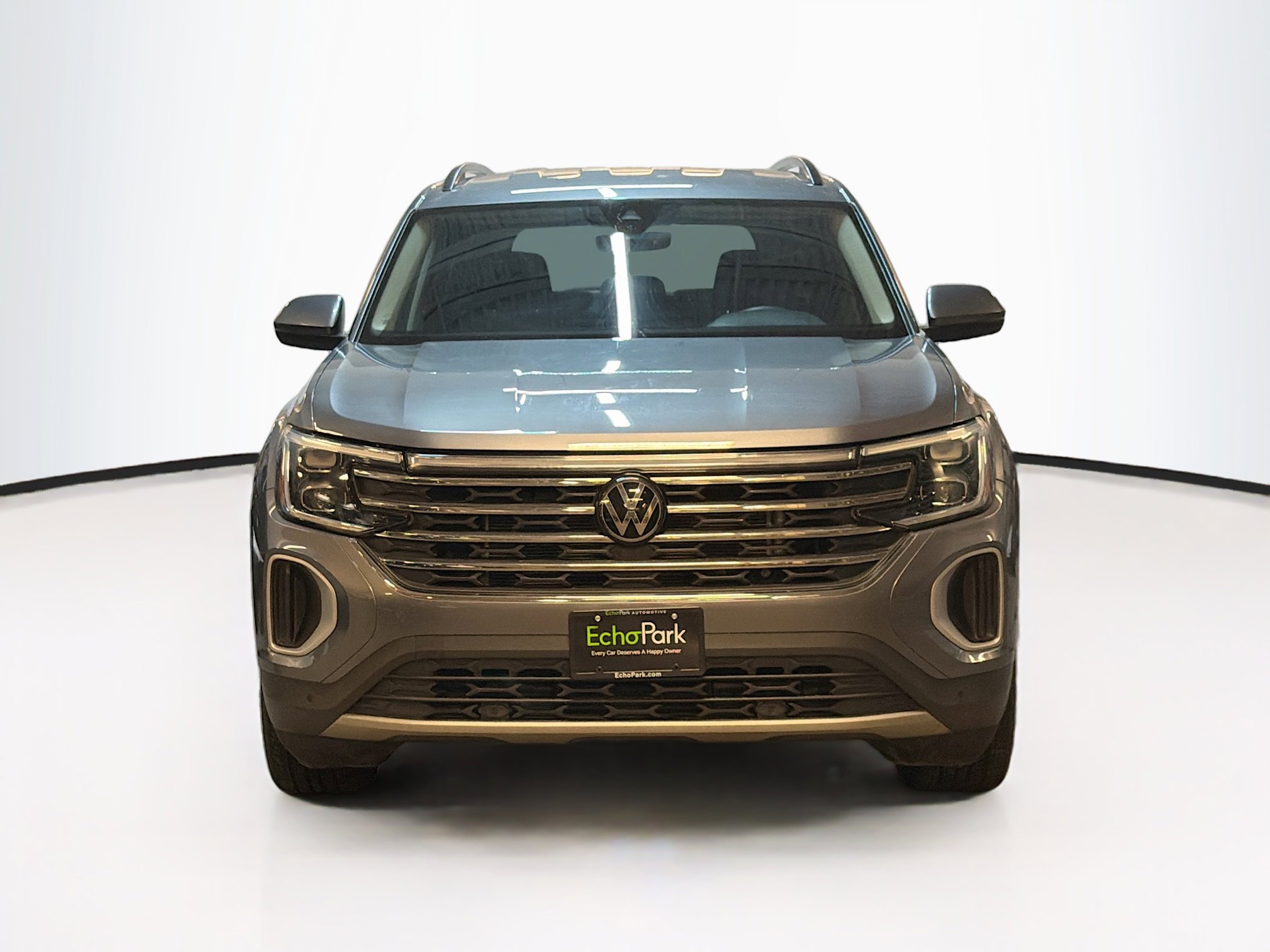 Used 2024 Volkswagen Atlas SE image 2