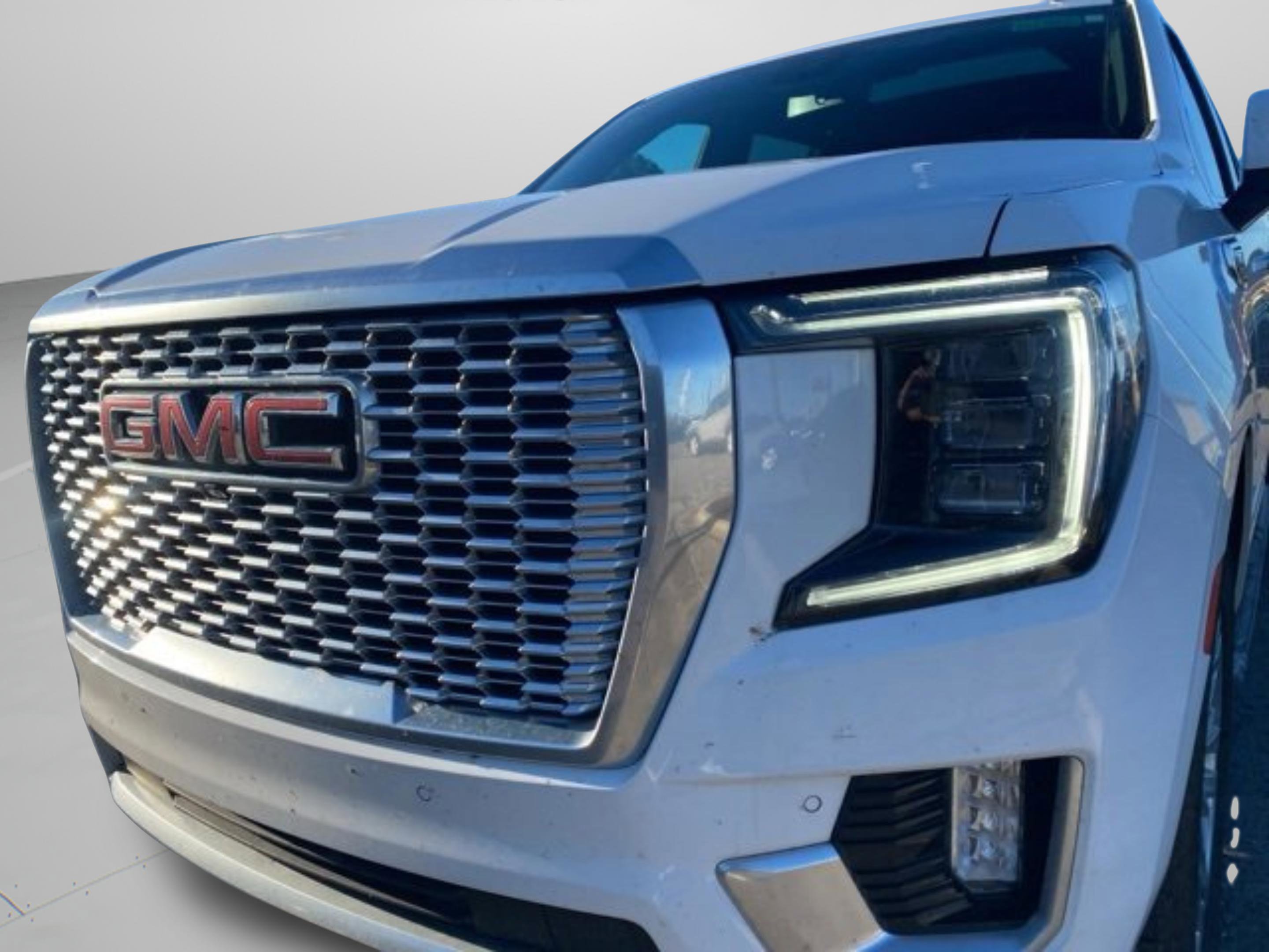 Used 2024 GMC Yukon XL Denali RWD image 9