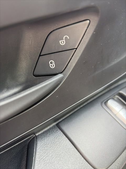 Used 2023 Mercedes-Benz Metris Passenger image 31