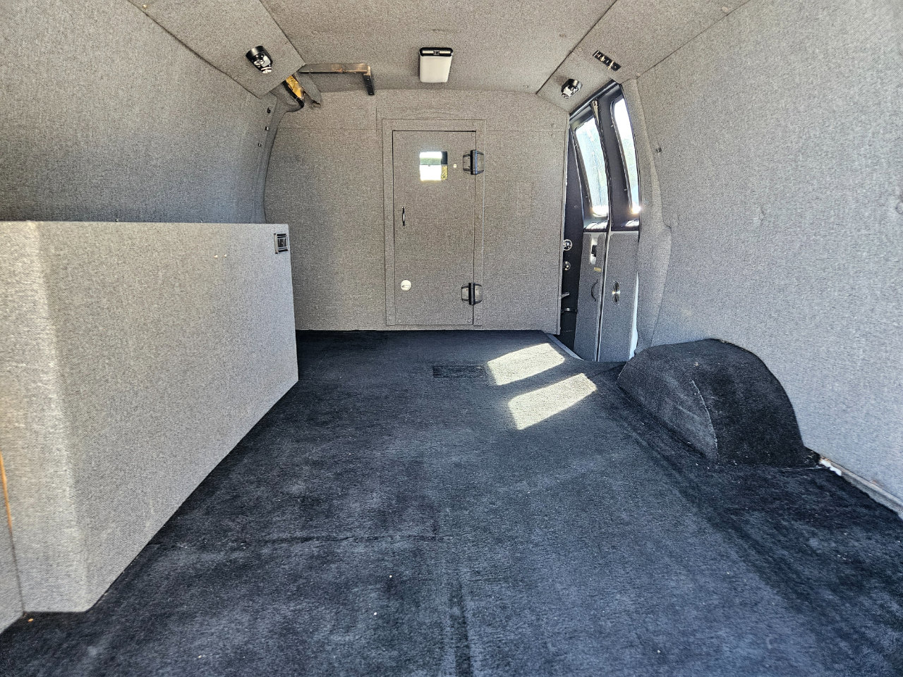 Used 2001 Ford E-350 and Econoline 350 Extended Super Duty image 19