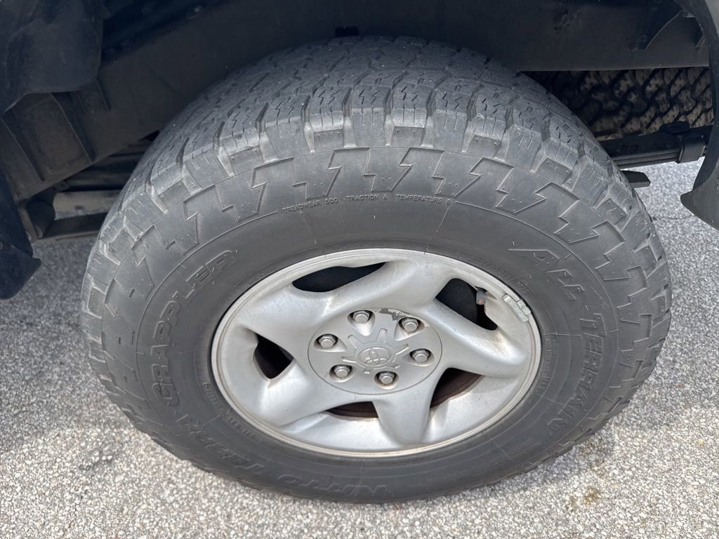 Used 2004 Toyota Tacoma PreRunner RWD image 5