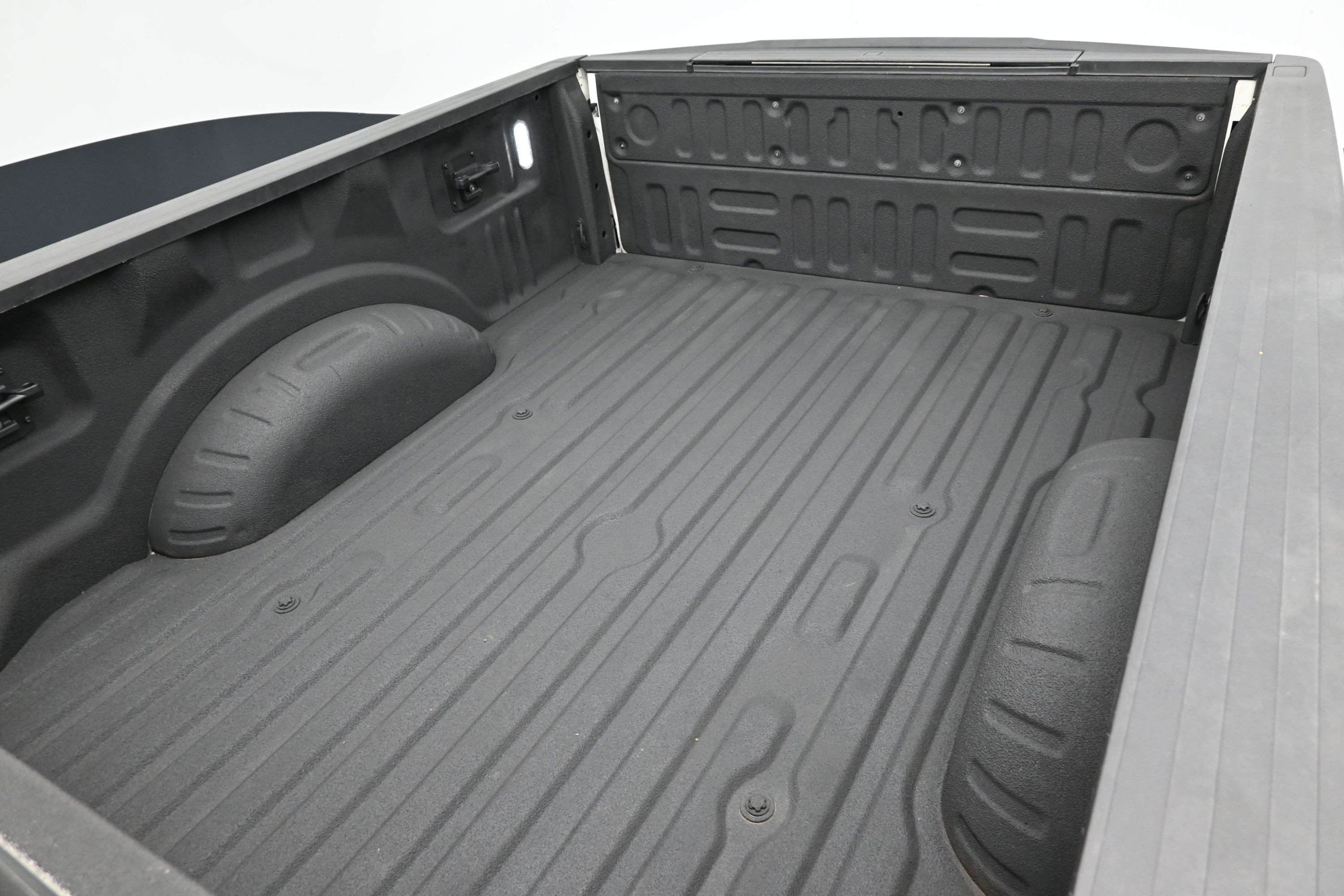 Used 2022 Ford F350 Platinum w/ FX4 Off-Road Package AWD/4WD image 45