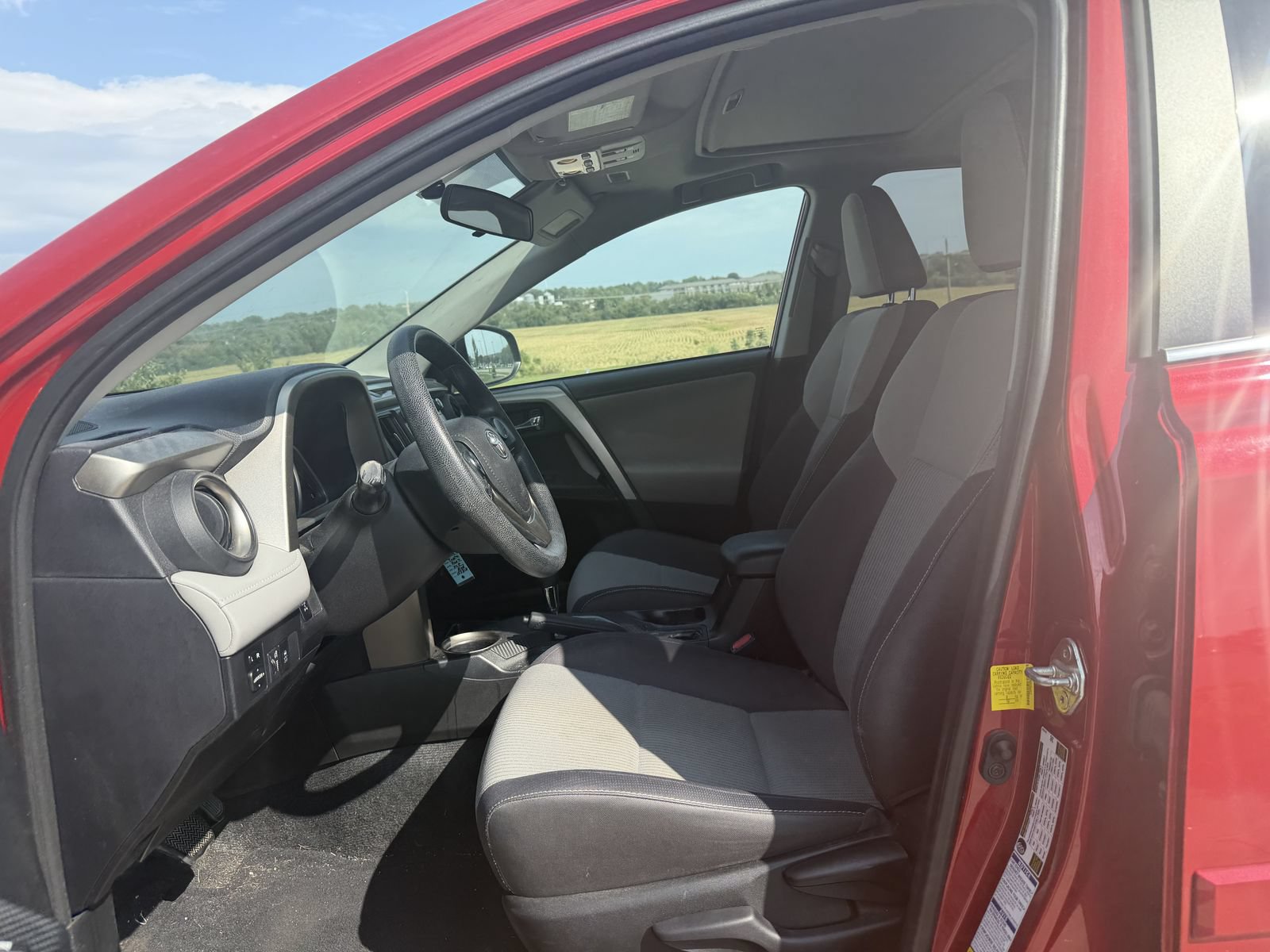 Used 2014 Toyota RAV4 XLE AWD/4WD image 4