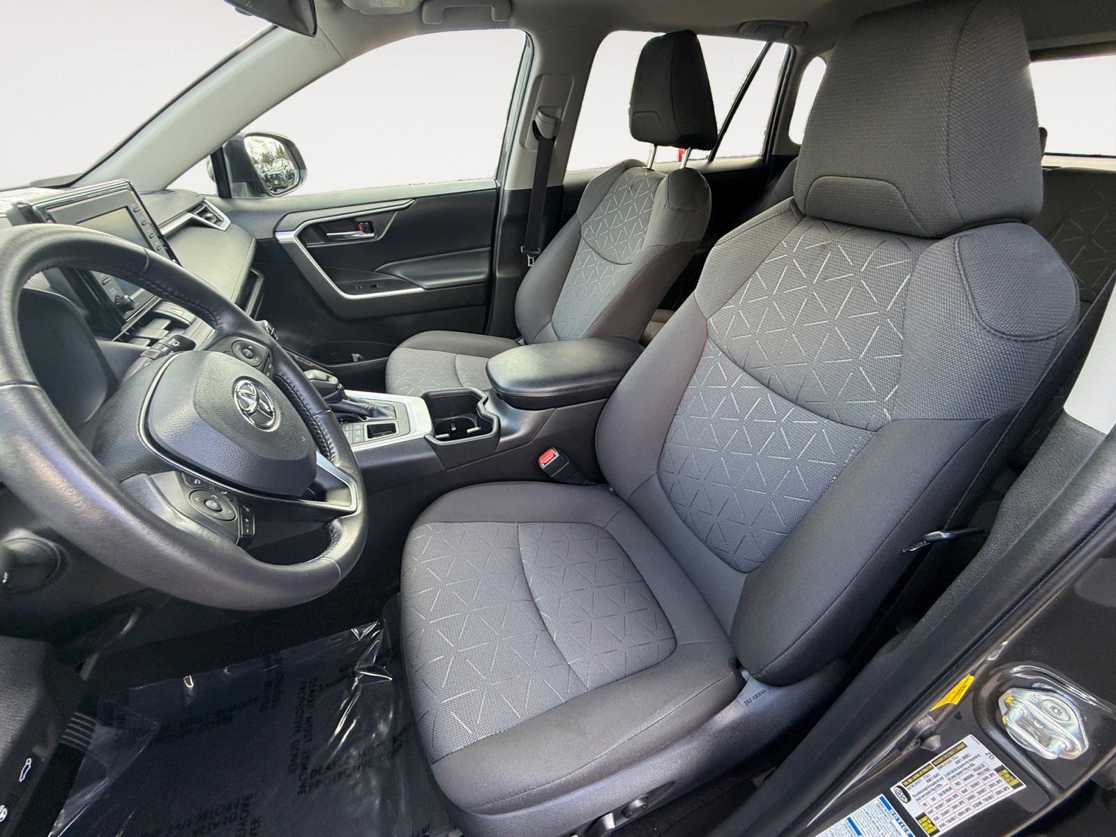 Used 2022 Toyota RAV4 XLE w/ Convenience Package image 10
