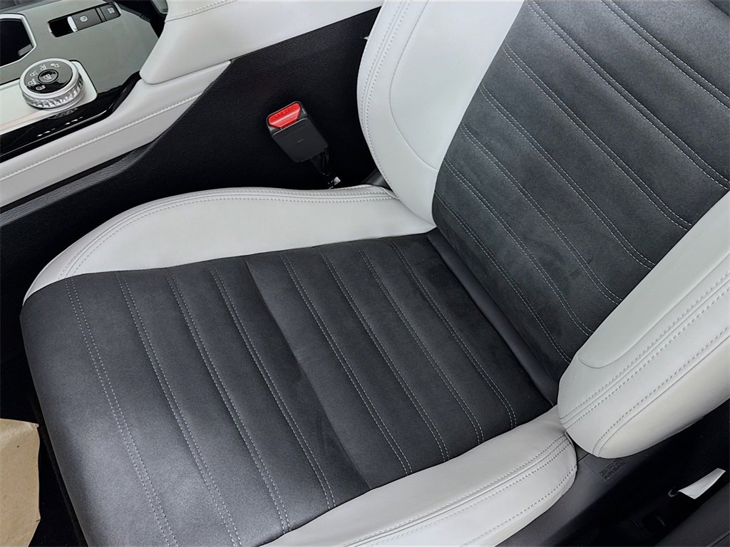 New 2025 Mitsubishi Outlander SE image 20