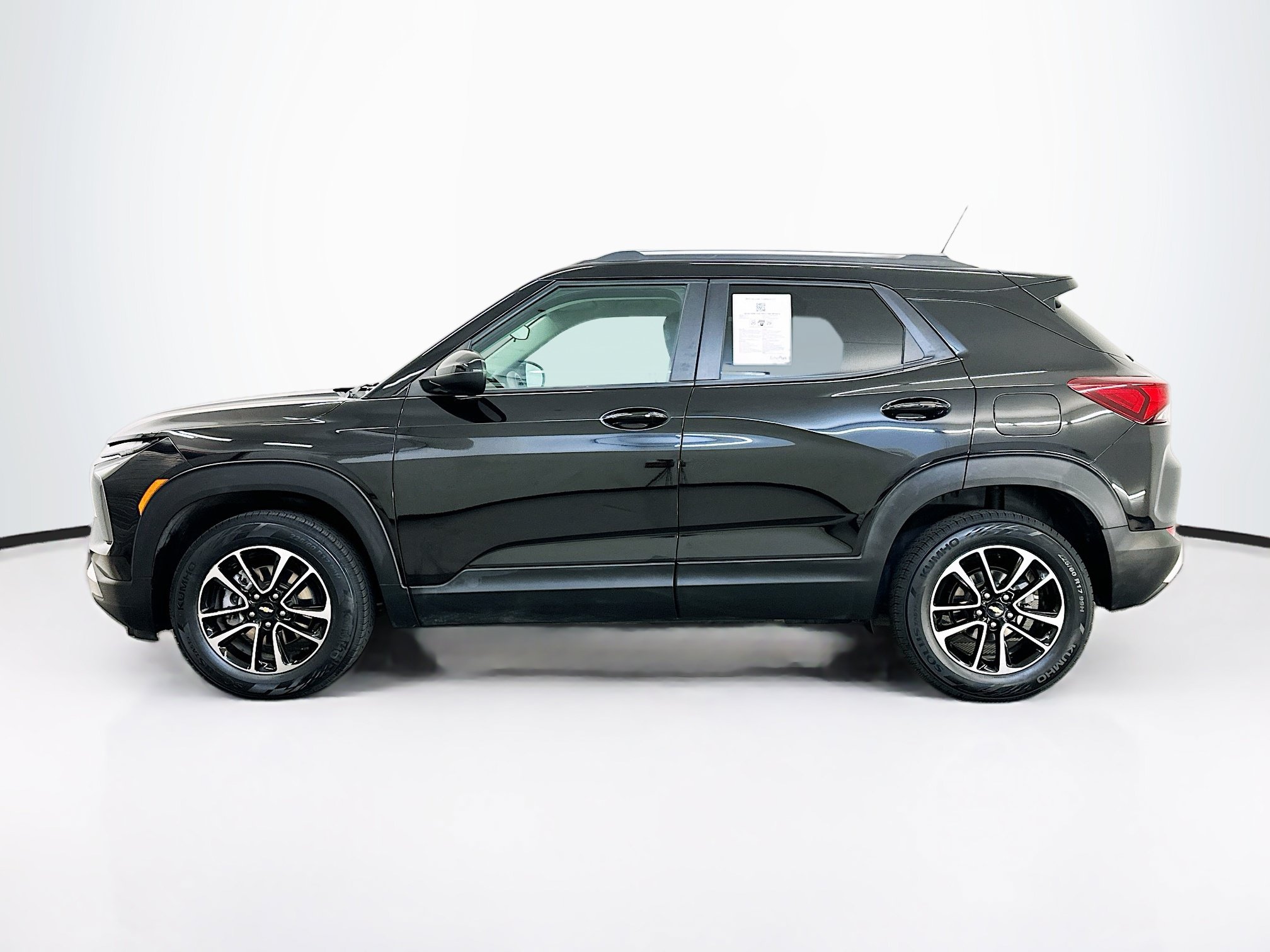 Used 2025 Chevrolet TrailBlazer LT AWD/4WD image 4