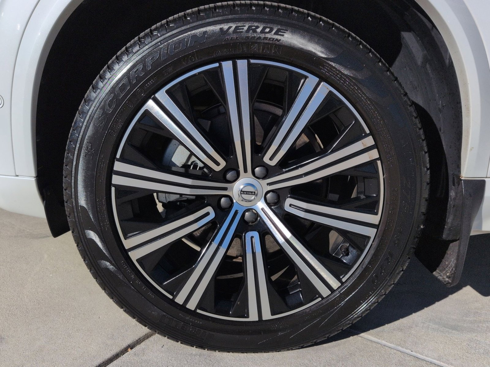 Used 2024 Volvo XC90 B6 Plus image 12