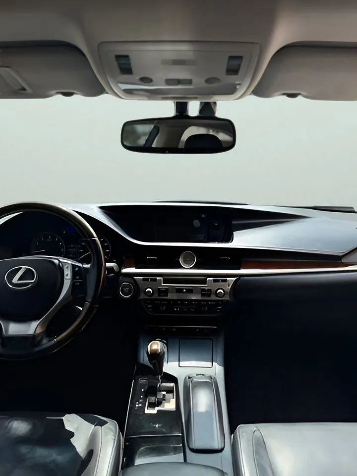 Used 2015 Lexus ES 350 w/ Luxury Package FWD image 26