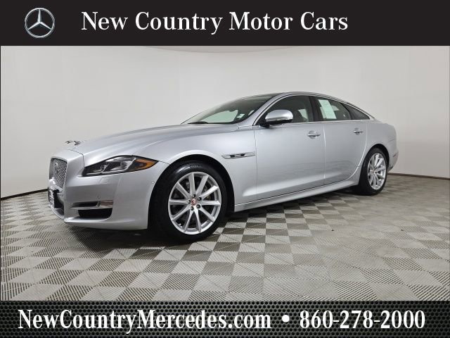 Used 2018 Jaguar XJ R-Sport image 4