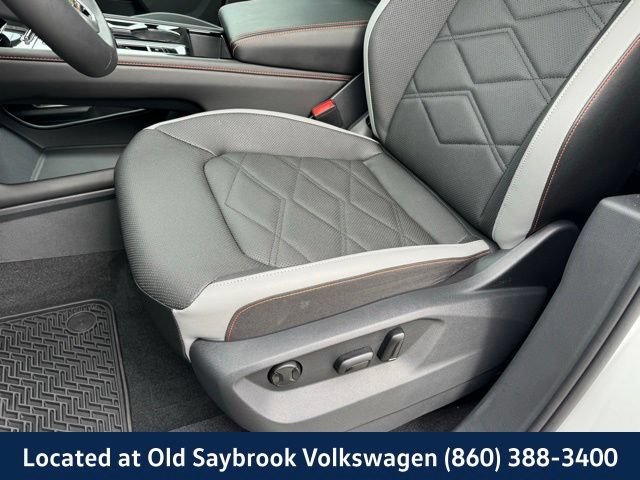 Certified 2025 Volkswagen Atlas Peak Edition SE AWD/4WD image 36