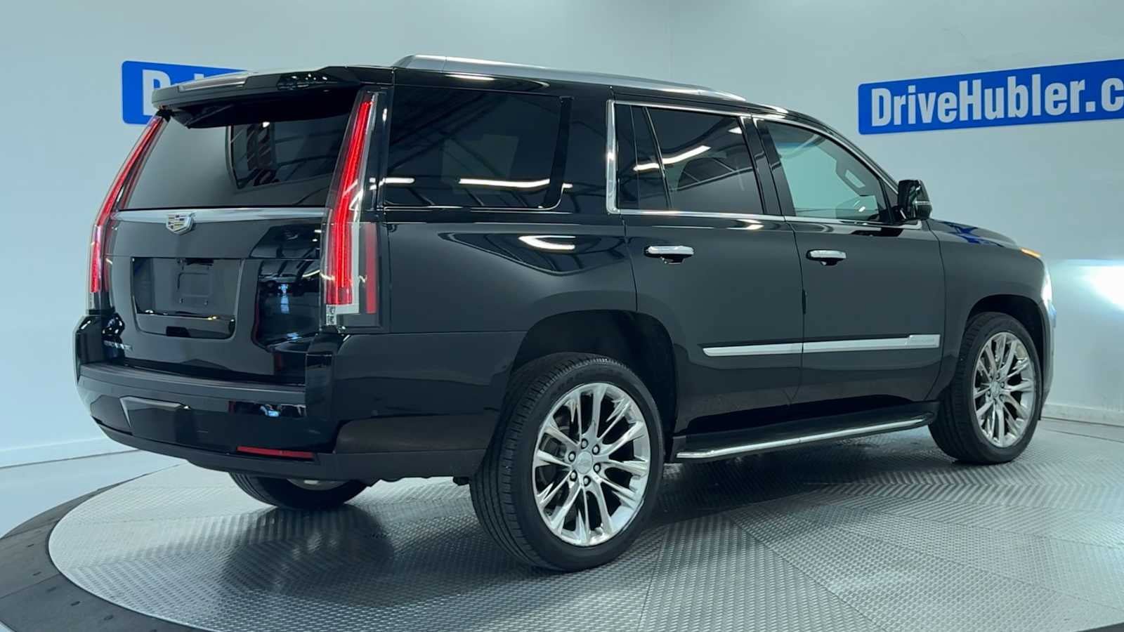 Used 2018 Cadillac Escalade Luxury AWD/4WD image 8
