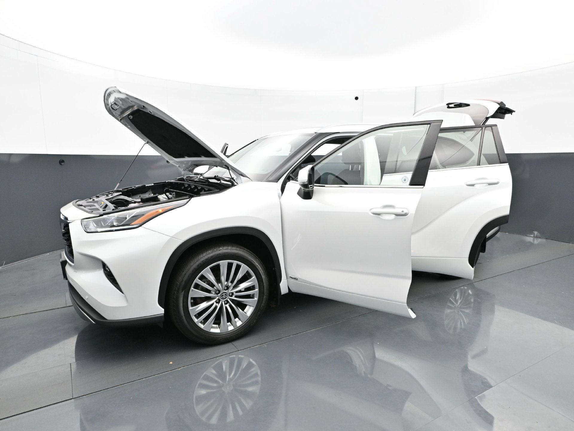 Used 2025 Toyota Highlander Platinum AWD/4WD image 39