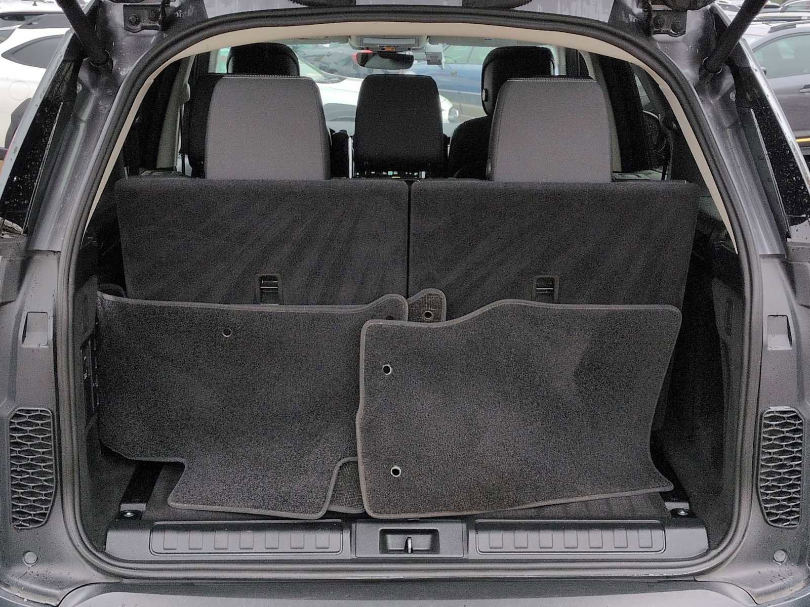 Used 2024 Land Rover Discovery S image 35