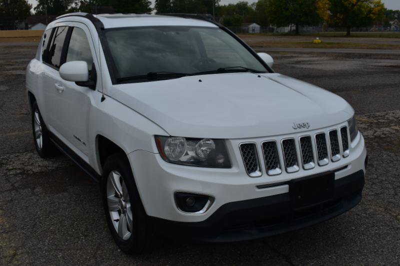 Used 2015 Jeep Compass High Altitude image 2