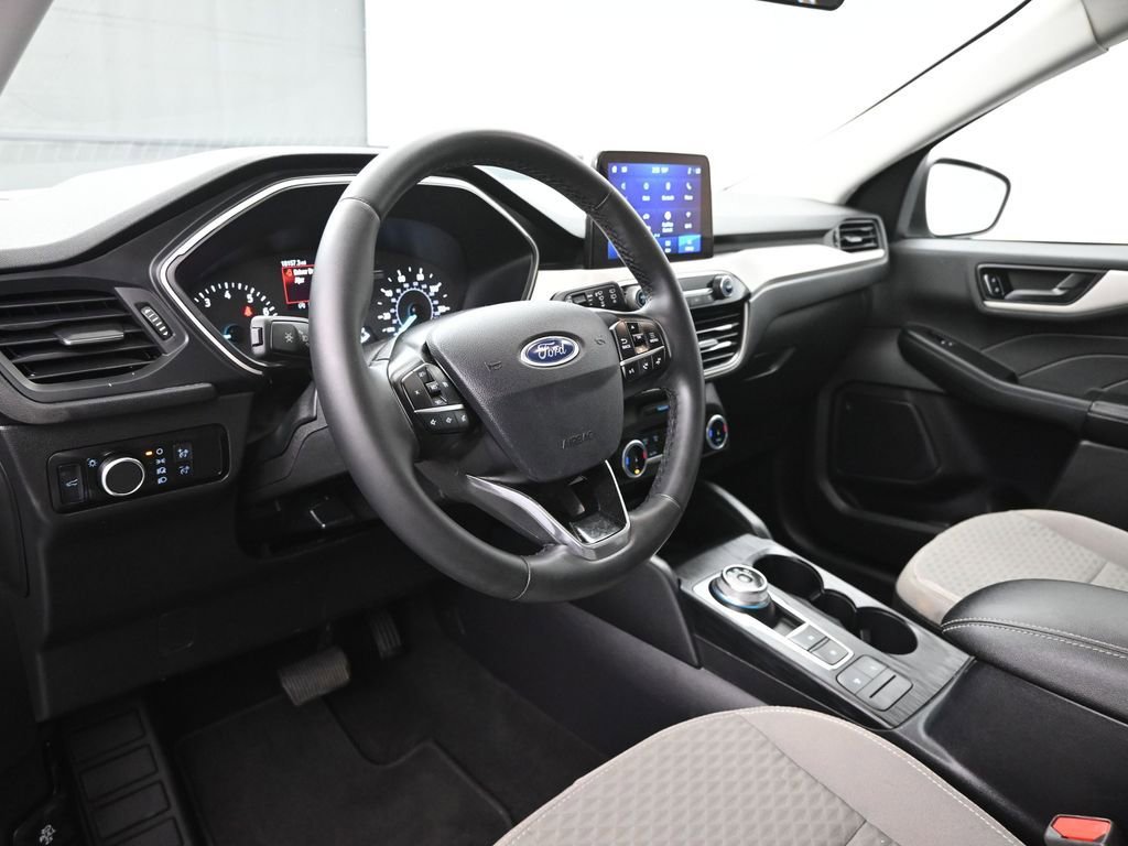Certified 2022 Ford Escape SE w/ SE Sport Appearance Package image 17